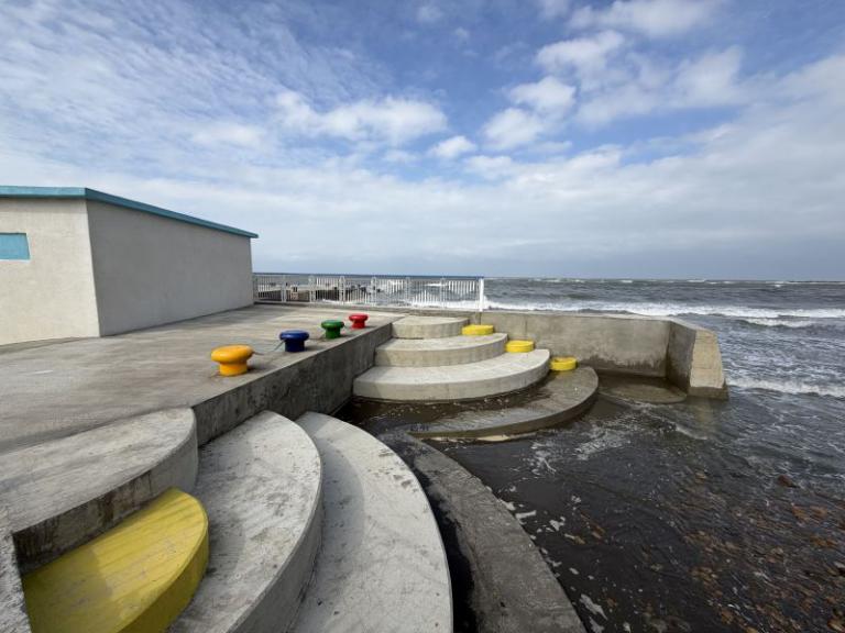 竹縣鳳坑沙灣遊憩設施再提升 淋浴區、紅豆餅親水階梯完工啟用 3 20260112152736 6a6df7a5