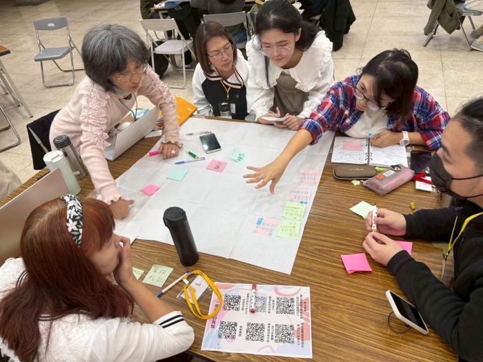 《圖說》新北市文化局舉辦一系列人才培力課程，由講師引導與社區間經驗交流，協助民眾將自身對於社區的想像化為實際提案。〈文化局提供〉