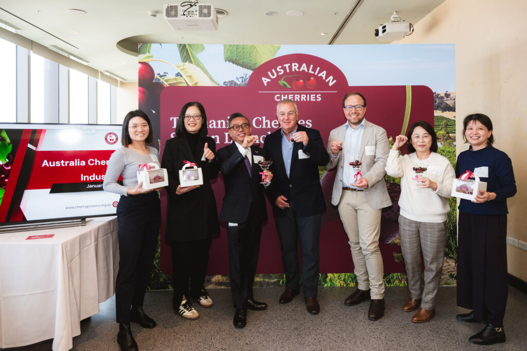 %E6%BE%B3%E6%B4%B2%E8%BE%A6%E4%BA%8B%E8%99%95%E6%BE%B3%E6%B4%B2%E6%AB%BB%E6%A1%83%E7%A8%AE%E6%A4%8D%E8%80%85%E5%8D%94%E6%9C%83%E5%8F%8A%E5%A1%94%E6%96%AF%E9%A6%AC%E5%B0%BC%E4%BA%9E%E6%9E%9C%E8%BE%B2%E5%8D%94%E6%9C%83%E4%BB%A3%E8%A1%A8%E5%90%88%E5%BD%B1%E5%B1%95%E7%8F%BE%E6%BE%B3%E6%B4%B2%E6%AB%BB%E6%A1%83%E7%94%A2%E6%A5%AD%E6%94%9C 1024x682 1