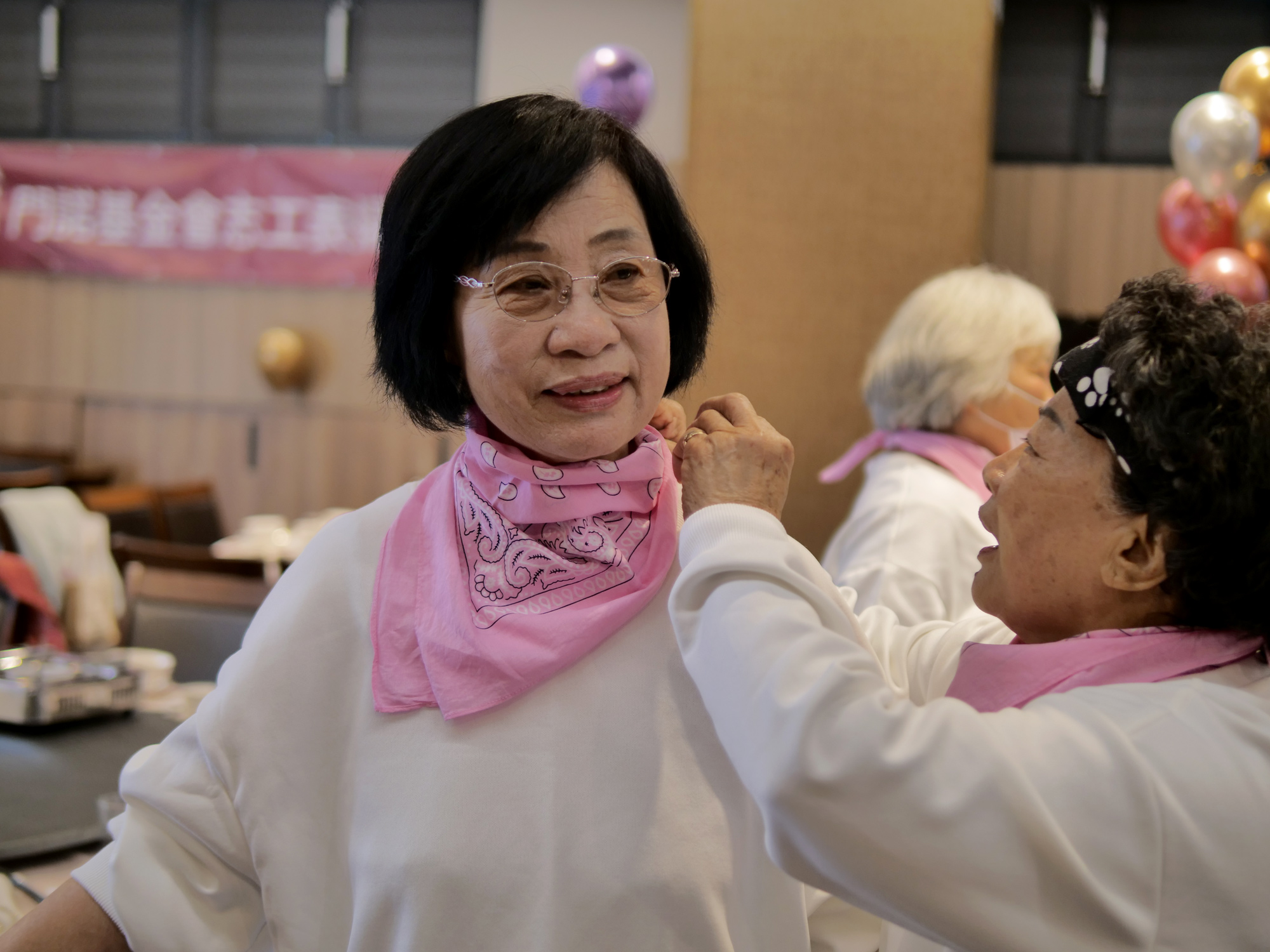 %E6%9C%8D%E5%8B%99%E8%B1%90%E8%A3%A1%E7%A4%BE%E5%8D%80%E7%85%A7%E9%A1%A7%E9%97%9C%E6%87%B7%E6%93%9A%E9%BB%9E%E6%BB%BF20%E5%B9%B4%E7%9A%84%E5%BF%97%E5%B7%A5%E9%8D%BE%E7%BE%8E%E7%8F%8D%E5%BC%B5%E7%A7%8B%E8%8F%AF%E6%96%BC%E5%BF%97%E5%B7%A5%E9%A4%90%E6%9C%83%E4%B8%AD%E7%9B%9B%E8%A3%9D%E6%BC%94%E5%87%BA