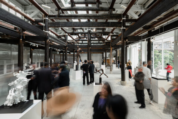 好萊塢特效大師王尋化身前衛藝術家,未來雕塑闖進台中百年考棚 7 20260112211847 52 600x400 1