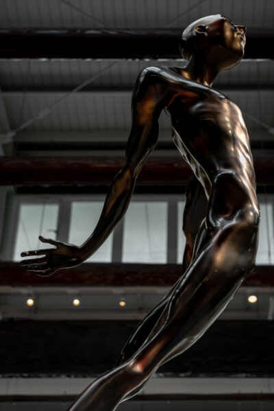 好萊塢特效大師王尋化身前衛藝術家,未來雕塑闖進台中百年考棚 11 20260112211900 68 400x600 1