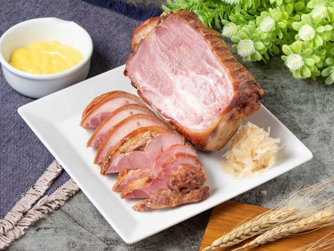 饒河夜市必吃!這家現烤不油炸的德國豬腳 外酥內嫩太誘人! 6 0da2a1e8 cb34 4e5c a7c5 e3a7d10d96e2