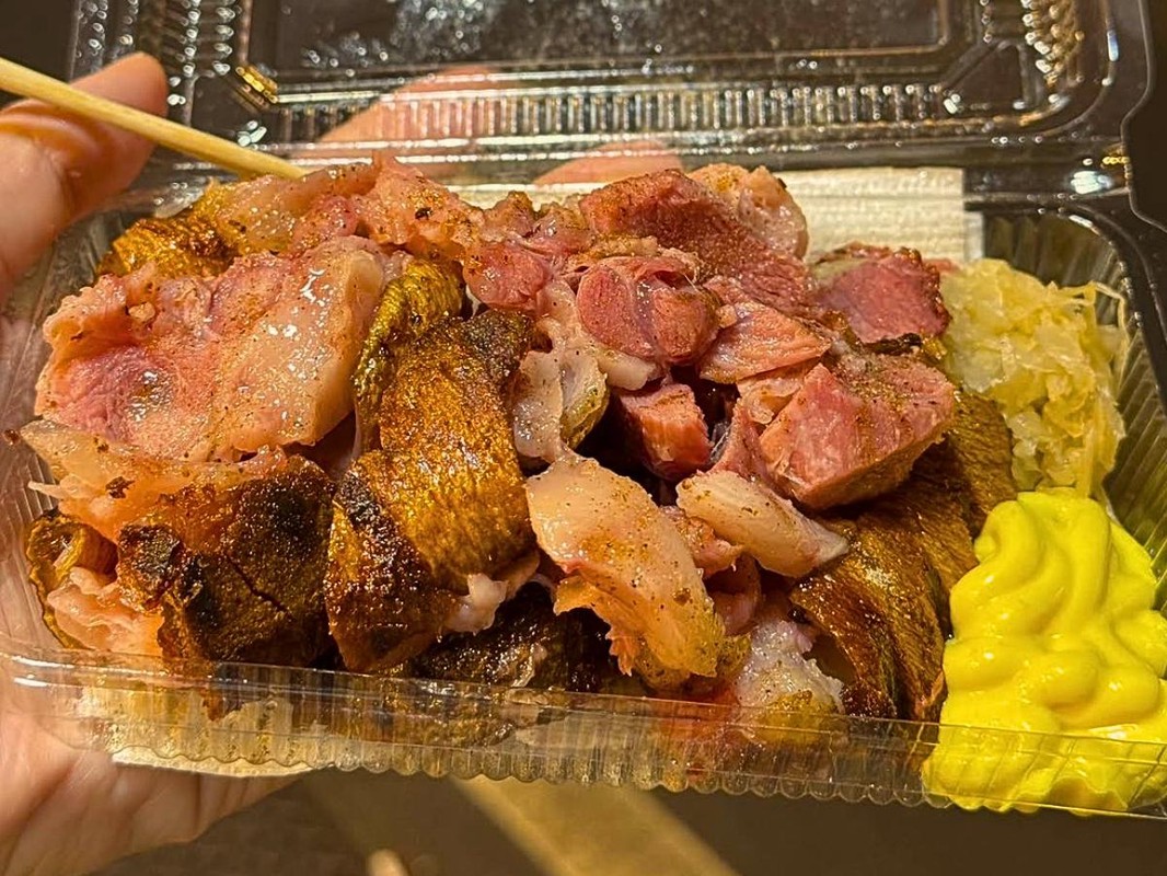 饒河夜市必吃!這家現烤不油炸的德國豬腳 外酥內嫩太誘人! 8 0da2a1e8 cb34 4e5c a7c5 e3a7d10d96e2 176830830917204734701464813