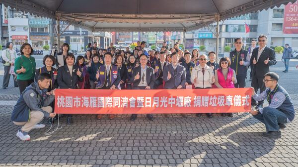 桃園首例民間捐贈垃圾車 張善政:公私協力優化市容環境 15 f 29275774 1