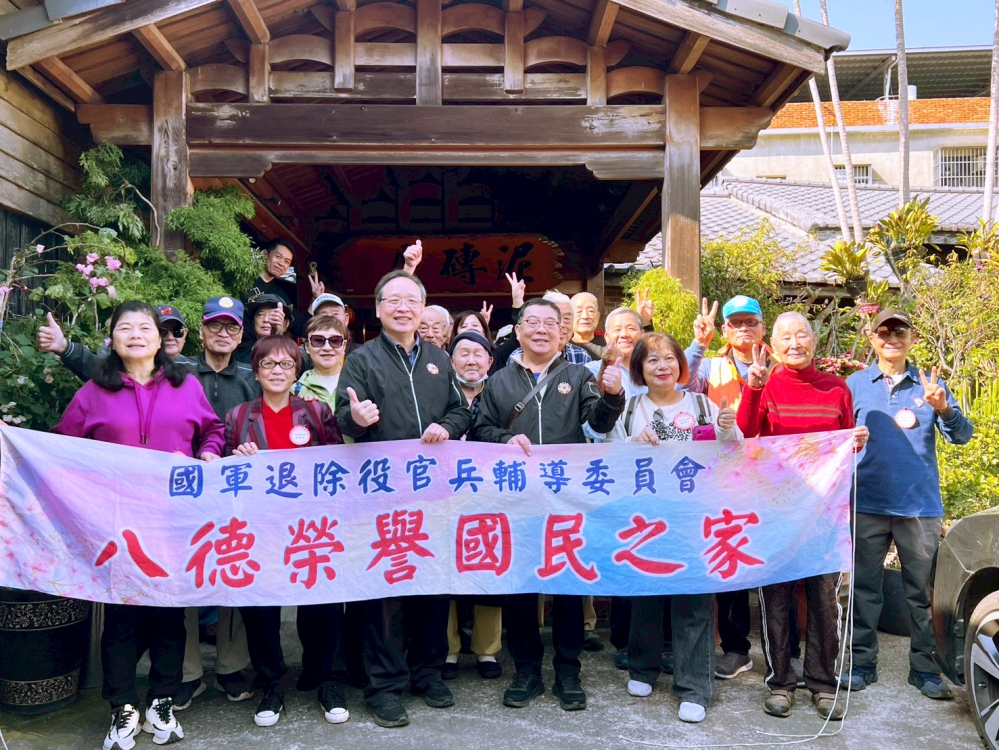 %E5%85%AB%E5%BE%B7%E6%A6%AE%E5%AE%B6%E5%9C%A8%E5%8C%97%E5%9F%94%E7%89%B9%E8%89%B2%E9%A4%90%E5%BB%B3%E6%B3%A5%E7%A3%9A%E5%B1%8B%E7%94%A8%E9%A4%90%E8%B1%90%E7%9B%9B%E7%9A%84%E9%A4%90%E9%A3%9F%E8%AE%93%E4%BD%8F%E6%B0%91%E9%95%B7%E8%BC%A9%E8%AE%9A%E4%B8%8D%E7%B5%95%E5%8F%A3 Fotor