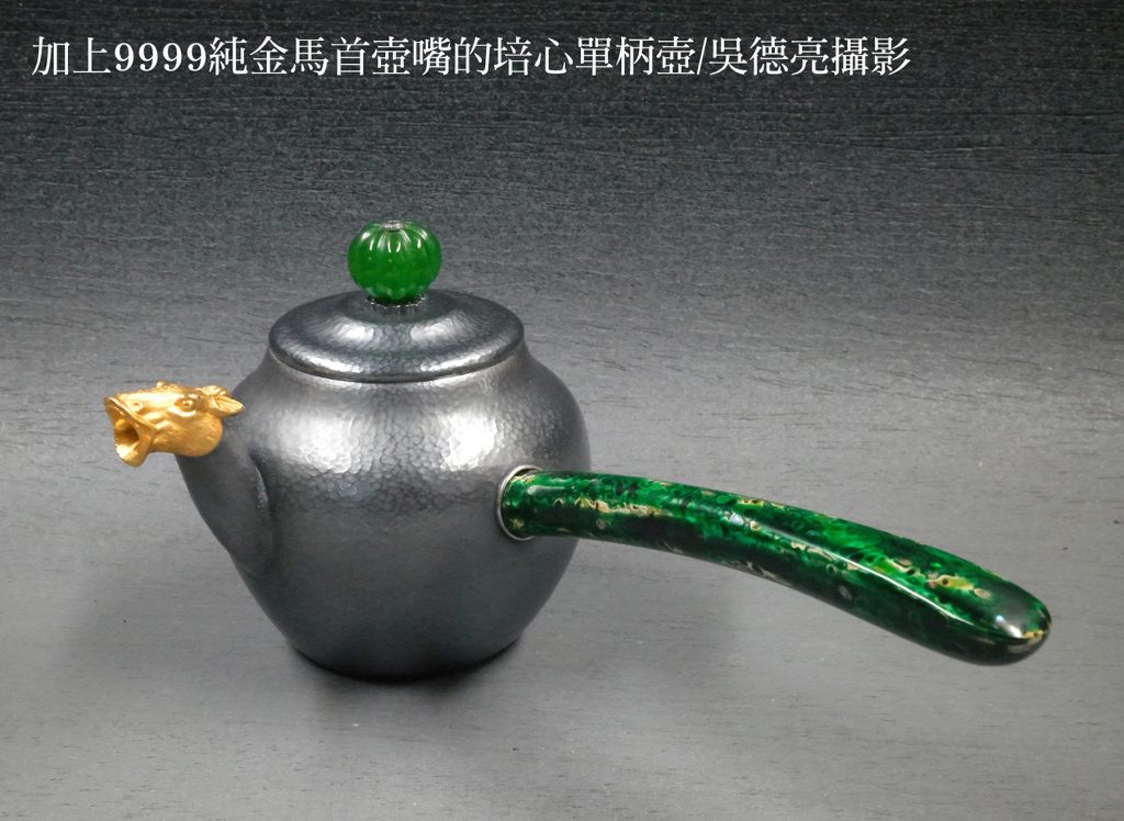 %E5%8A%A0%E4%B8%8A9999%E7%B4%94%E9%87%91%E9%A6%AC%E9%A6%96%E5%A3%BA%E5%98%B4%E7%9A%84%E5%9F%B9%E5%BF%83%E5%96%AE%E6%9F%84%E5%A3%BA 1024x748 1