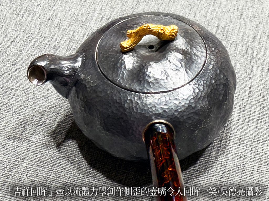 %E5%90%89%E7%A5%A5%E5%9B%9E%E7%9C%B8%E5%A3%BA%E4%BB%A5%E6%B5%81%E9%AB%94%E5%8A%9B%E5%AD%B8%E5%89%B5%E4%BD%9C%E5%81%B4%E6%AD%AA%E7%9A%84%E5%A3%BA%E5%98%B4%E4%BB%A4%E4%BA%BA%E5%9B%9E%E7%9C%B8%E4%B8%80%E7%AC%91 1024x768 1