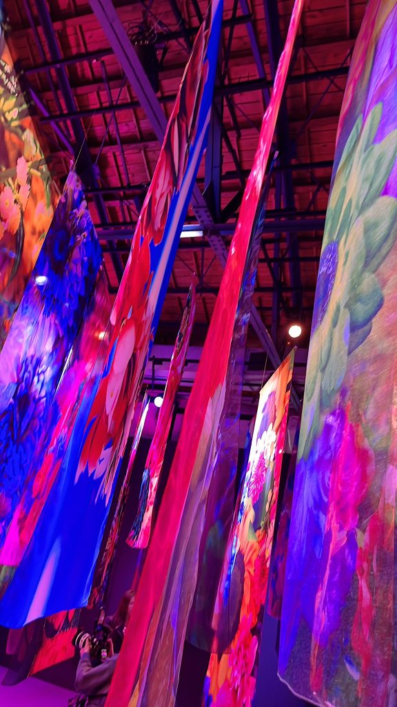 %E8%9C%B7%E5%B7%9D%E5%AF%A6%E8%8A%B1Mika Ninagawa00008 576x1024 1