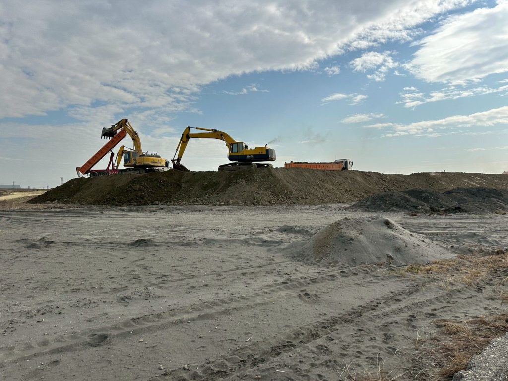 %E5%9C%96%E8%AA%AA1%E9%AB%98%E9%9B%84%E5%B8%82%E6%8F%90%E4%BE%9B%E6%B8%AF%E5%8D%80%E6%95%B4%E5%9C%B0%E5%9C%9F%E5%9C%B0%E4%BE%9B%E7%87%9F%E5%BB%BA%E5%89%A9%E9%A4%98%E5%9C%9F%E7%9F%B3%E6%96%B9%E5%8E%BB%E5%8C%96%E5%85%AC%E5%85%B1%E8%88%87%E6%B0%91%E9%96%93%E5%B7%A5%E7%A8%8B%E5%B7%B2%E9%99%B8%E7%BA%8C%E9%80%B2%E5%A0%B4 1024x768 1