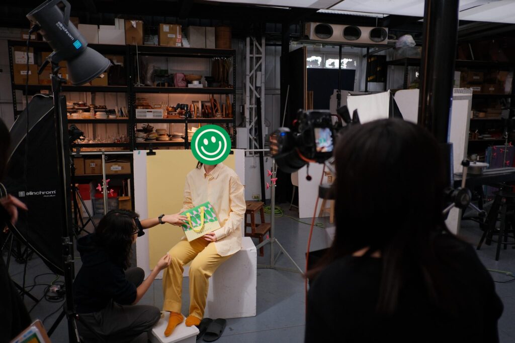 商業攝影的深度戰略:解構 2026 禮盒市場中,「情感共鳴」如何超越「規格競爭」 7 images lg 693fba5f15c25483a377c566 lg 1024x683 1