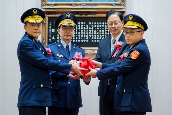 桃市警察局新任分局長、大隊長交接 張善政期勉打造安定宜居城市 8 f 29286744 1