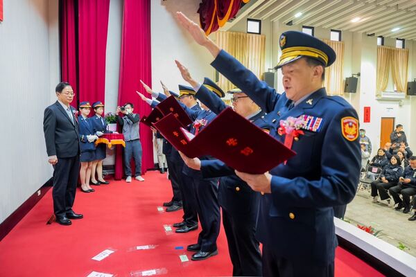 桃市警察局新任分局長、大隊長交接 張善政期勉打造安定宜居城市 9 f 29286742 1