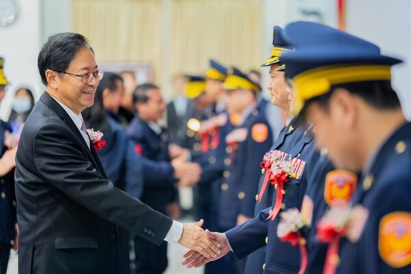 桃市警察局新任分局長、大隊長交接 張善政期勉打造安定宜居城市 11 f 29286746 1