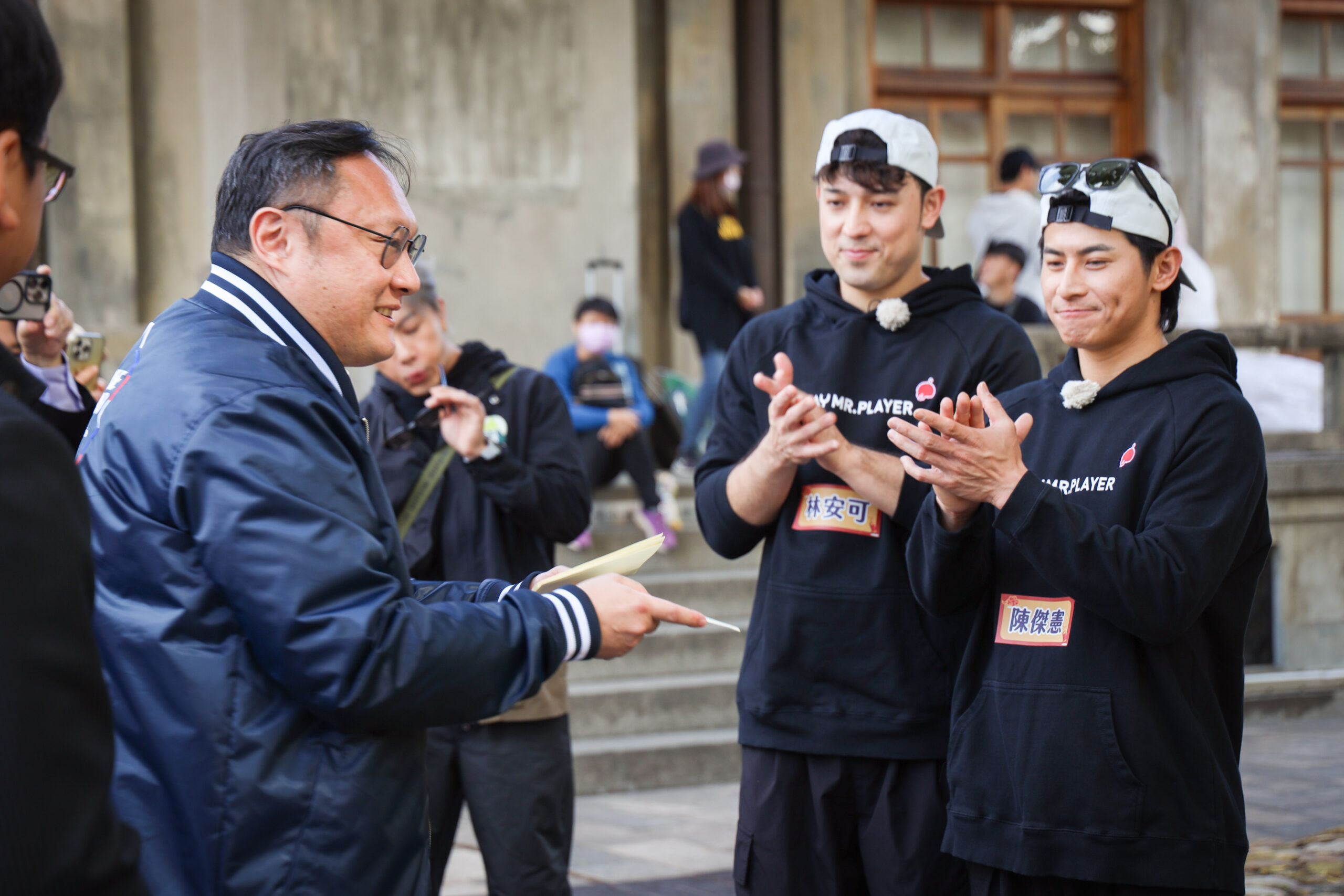 亞洲影視新格局:台中從「借景城市」蛻變為全球影視製作中心? 19 %E7%B6%9C%E8%97%9D%E7%8E%A9%E5%BE%88%E5%A4%A7 %E5%9C%8B%E6%BC%AB%E9%A4%A8%E6%8B%8D%E6%94%9D %E5%89%AF%E5%B8%82%E9%95%B7%E5%87%BA%E5%B8%AD%E8%87%B4%E6%84%8F 0 scaled