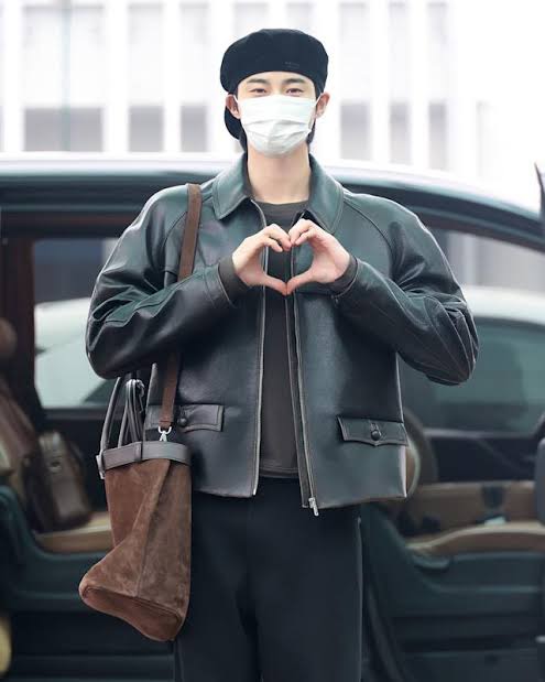 台灣國民老公許光漢現身米蘭服裝秀引爆話題 灰調 Prada 造型詮釋極簡紳士魅力 4 %E5%8F%B0%E7%81%A3%E5%9C%8B%E6%B0%91%E8%80%81%E5%85%AC%E8%A8%B1%E5%85%89%E6%BC%A200002