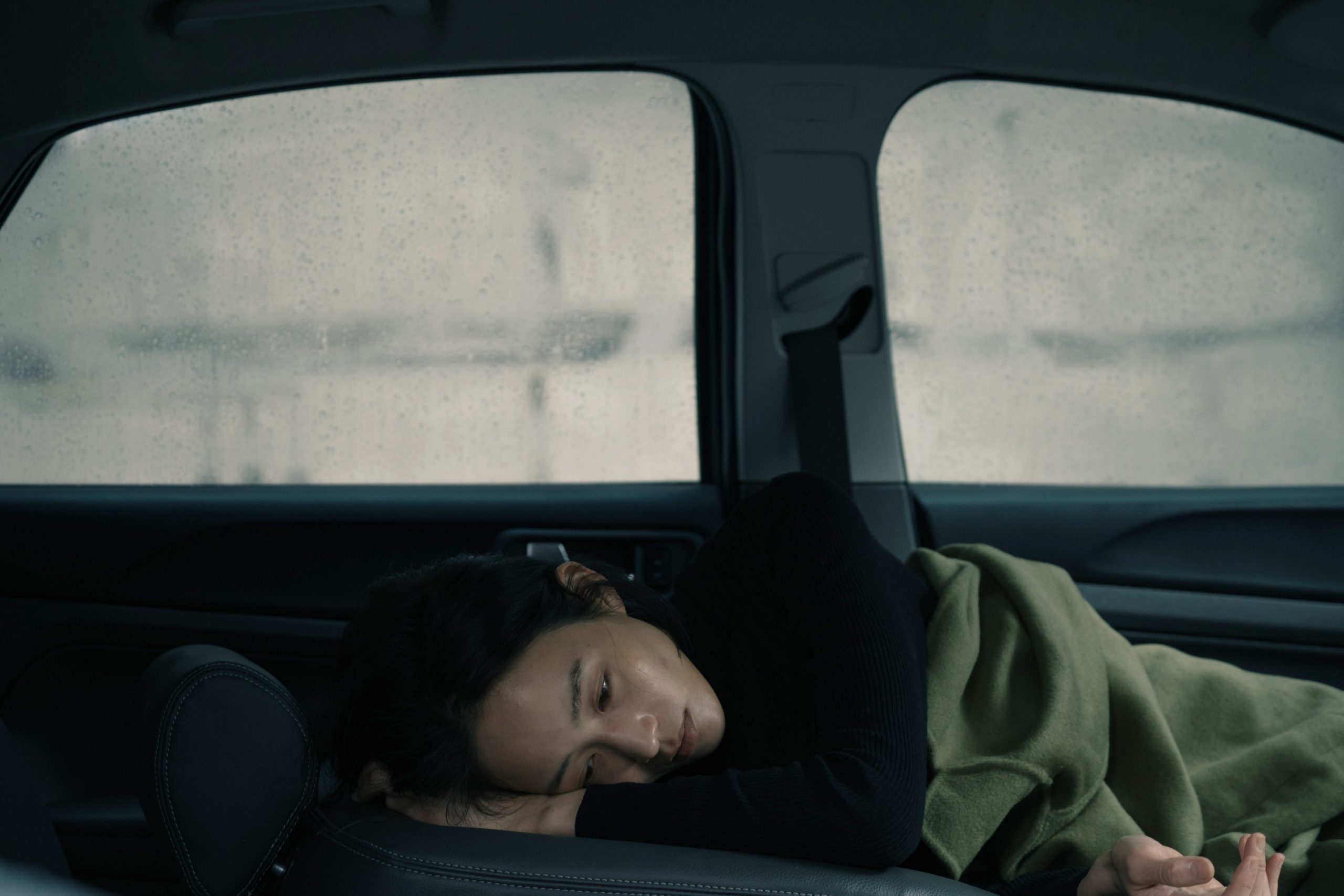 %E5%BC%B5%E9%88%9E%E7%94%AF%E7%9D%A1%E8%BB%8A%E4%B8%8A2 scaled 1