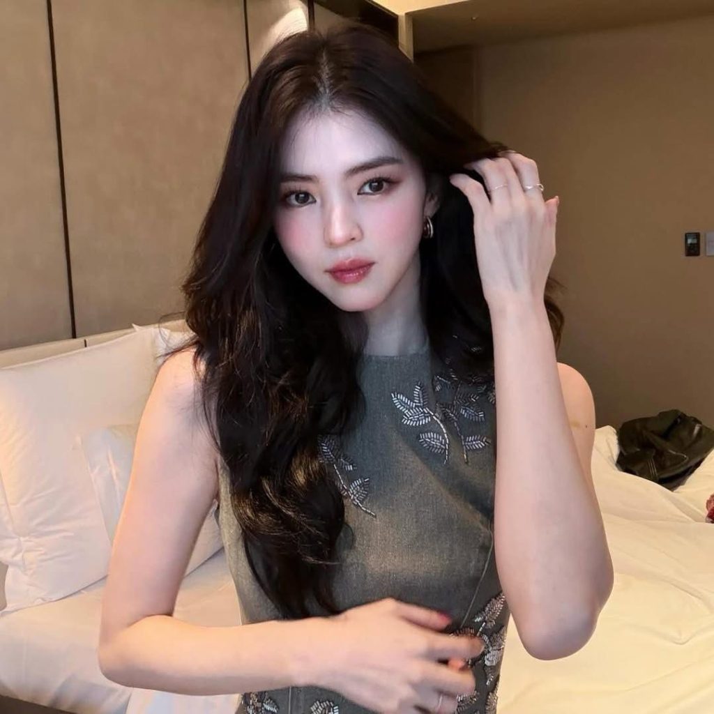 %E9%9F%93%E9%9F%B6%E7%A6%A7%E5%9C%A8Dior00002 1024x1024 1