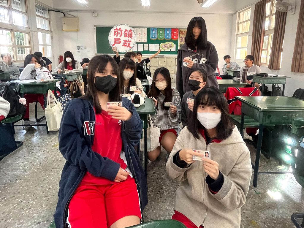 %E5%90%8C%E5%AD%B8%E9%96%8B%E5%BF%83%E9%A0%98%E5%8F%96%E4%BA%BA%E7%94%9F%E7%AC%AC%E4%B8%80%E5%BC%B5%E8%BA%AB%E5%88%86%E8%AD%89 1024x768 1