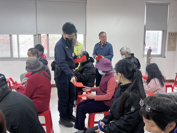 寒冬送暖迎新春 大溪警攜手宗教團體關懷39戶弱勢家庭 6 f 29294395 1