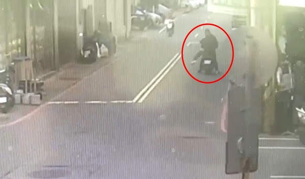 銀樓搶案9小時神速偵破!楊梅警兵分多路 擒獲犯嫌追查42萬金飾流向 6 f 29295834 1