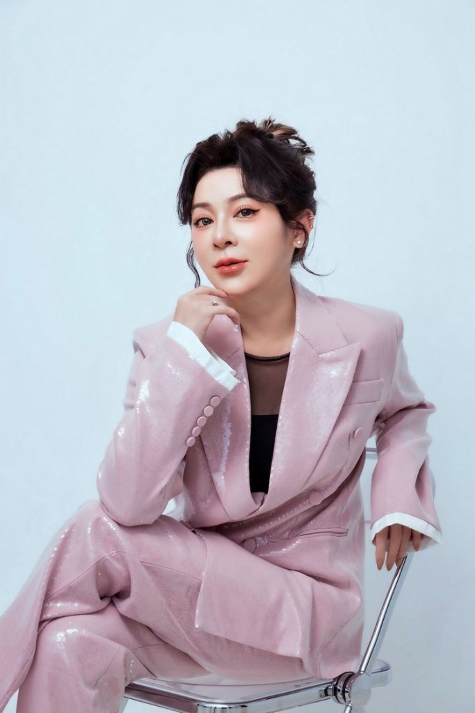 劍湖山耐斯歌廳秀2 - 報新聞 Mega News %E5%8A%8D%E6%B9%96%E5%B1%B1%E8%80%90%E6%96%AF%E6%AD%8C%E5%BB%B3%E7%A7%802 1 683x1024 1