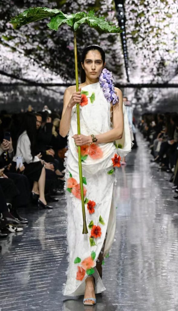 Haute Couture Dior%E9%AB%98%E7%B4%9A%E8%A8%82%E8%A3%BD00001 589x1024 1