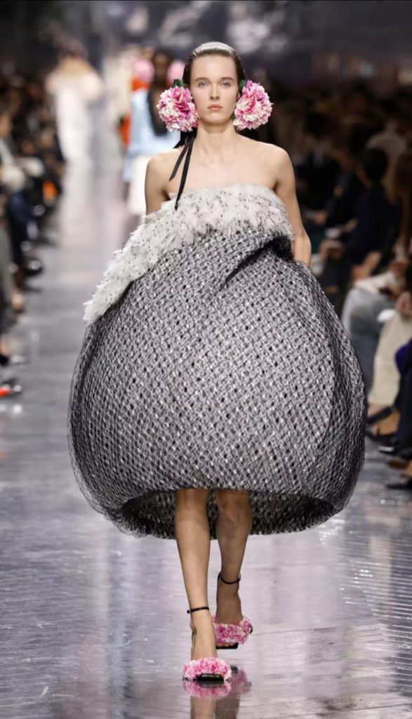 Haute Couture Dior%E9%AB%98%E7%B4%9A%E8%A8%82%E8%A3%BD00006 587x1024 1