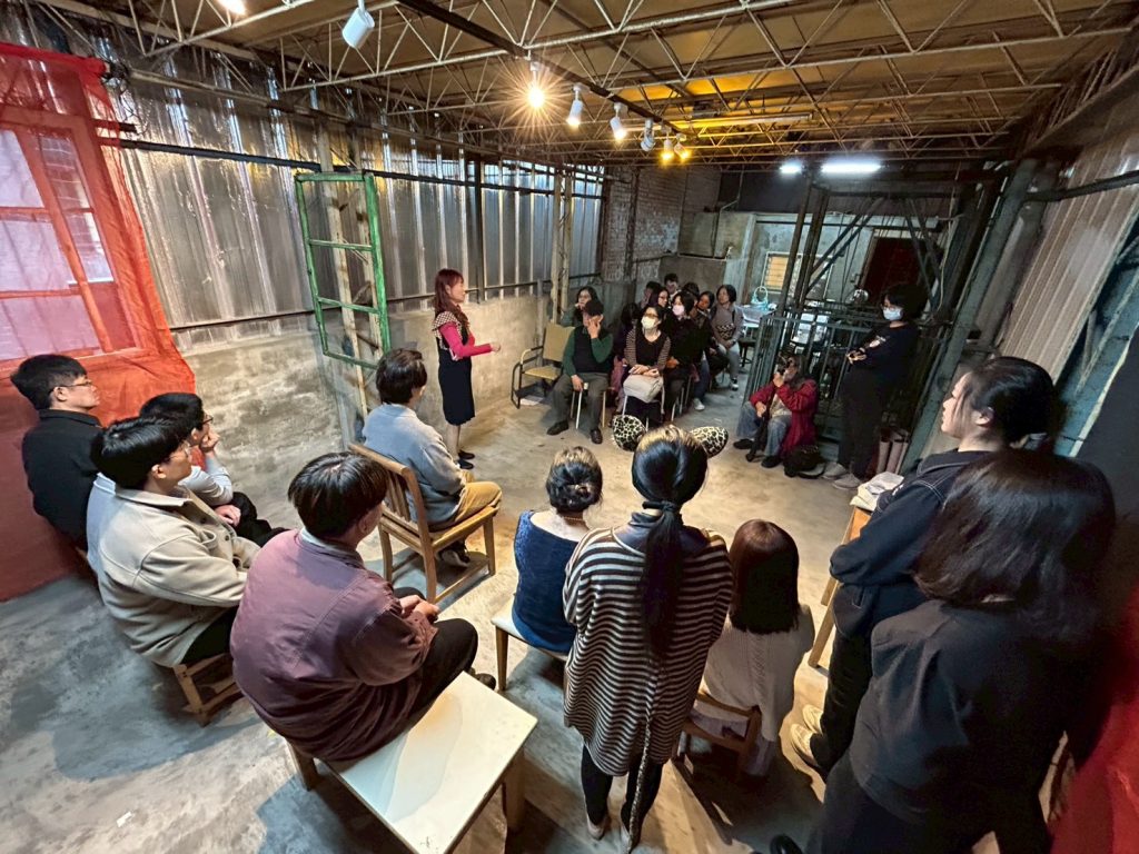 %E4%BA%9E%E6%9B%B8%E8%97%9D%E6%89%80%E5%B0%8F%E5%8A%87%E5%A0%B4%E6%BC%94%E7%95%A2%E5%BA%A7%E8%AB%87 1024x768 1