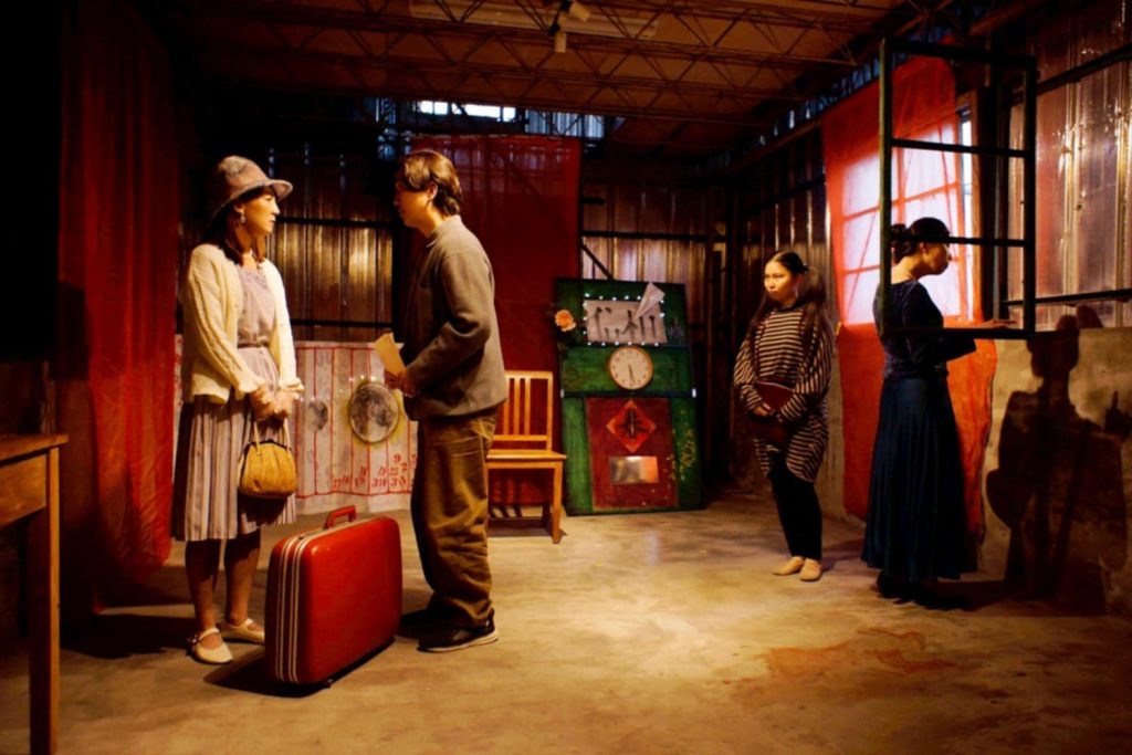 %E4%BA%9E%E6%9B%B8%E8%97%9D%E6%89%80%E5%B0%8F%E5%8A%87%E5%A0%B4%E6%BC%94%E5%87%BA%E5%8A%87%E7%85%A7 1024x683 1