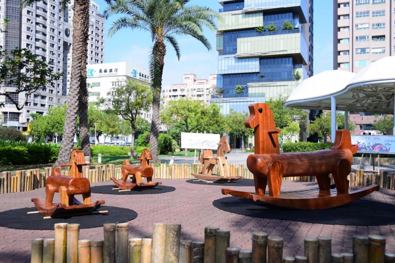 神農市集嶄新面貌迎馬年 木馬花藝妝點凹子底公園年節氛圍 5 20260130011225 47ba9845