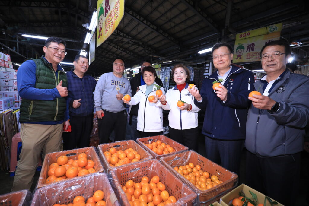 %E7%9B%A7%E5%B8%82%E9%95%B7%E8%88%87%E7%AB%8B%E5%A7%94%E6%A5%8A%E7%93%8A%E7%93%94%E5%8F%8A%E8%BE%B2%E6%A5%AD%E5%B1%80%E6%9D%8E%E5%B1%80%E9%95%B7%E6%8E%A2%E8%A6%96%E6%9E%9C%E8%8F%9C%E5%B8%82%E5%A0%B4 1024x683 1