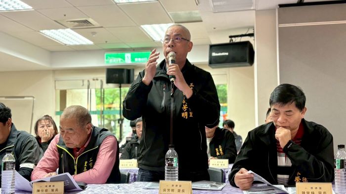 行動治理赴三重 侯:重大工程如期如質完工 8 《圖說》崇德里吳芳明里長提報里內需求。〈民政局提供〉