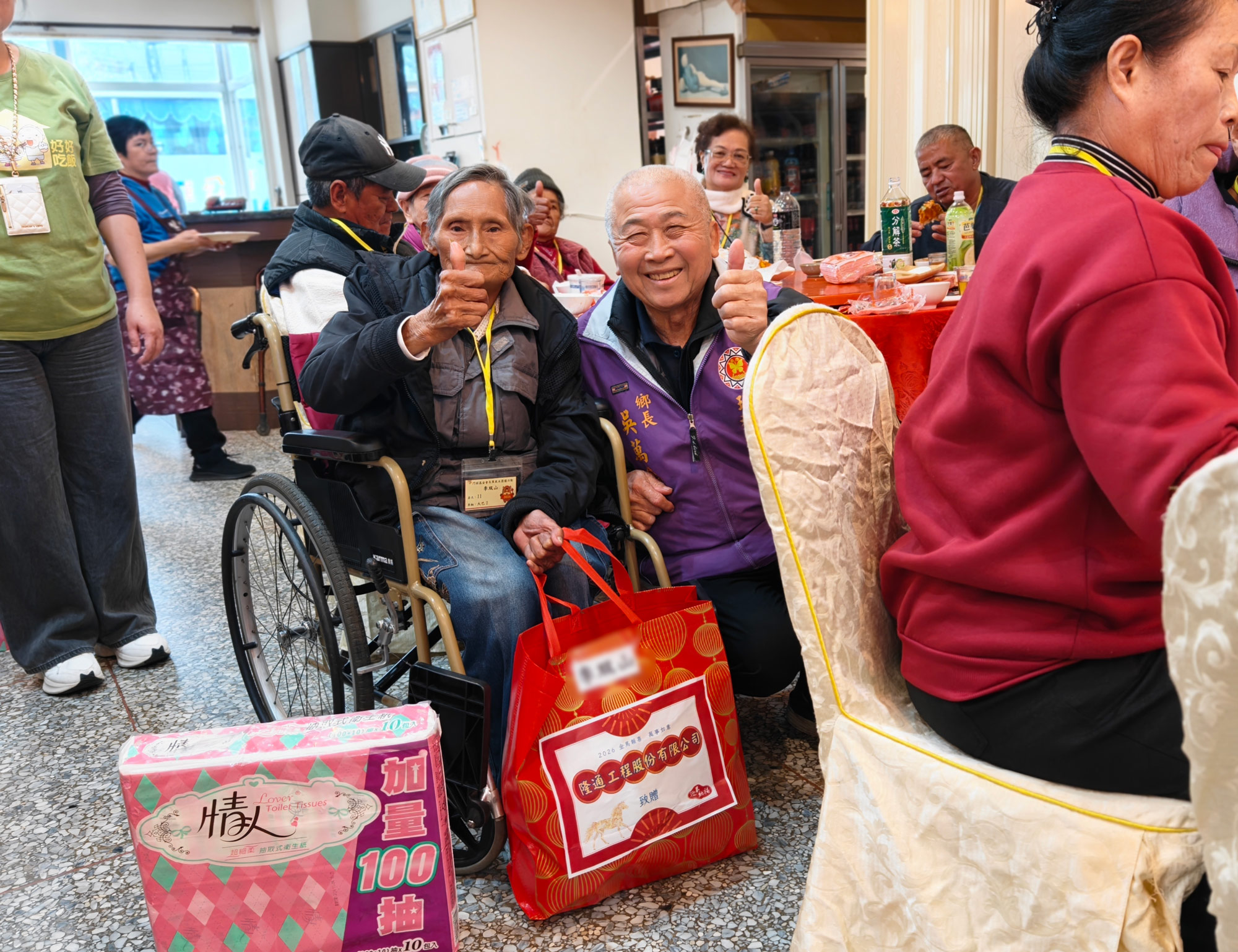 瑞穗鄉鄉長吳萬德右到場祝賀親自致贈新春福袋予南區長者代表李阿公關懷長者過好年 - 報新聞 Mega News %E7%91%9E%E7%A9%97%E9%84%89%E9%84%89%E9%95%B7%E5%90%B3%E8%90%AC%E5%BE%B7%E5%8F%B3%E5%88%B0%E5%A0%B4%E7%A5%9D%E8%B3%80%E8%A6%AA%E8%87%AA%E8%87%B4%E8%B4%88%E6%96%B0%E6%98%A5%E7%A6%8F%E8%A2%8B%E4%BA%88%E5%8D%97%E5%8D%80%E9%95%B7%E8%80%85%E4%BB%A3%E8%A1%A8%E6%9D%8E%E9%98%BF%E5%85%AC%E9%97%9C%E6%87%B7%E9%95%B7%E8%80%85%E9%81%8E%E5%A5%BD%E5%B9%B4