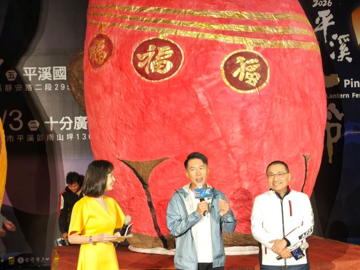 馬驫奔騰祈新年 新北平溪天燈節2/27首登場 11 《圖說》2026新北市平溪天燈節記者會,由市長侯友宜與活動代言人、極地超馬運動員陳彥博共同揭開序幕。〈記者葉柏成攝〉