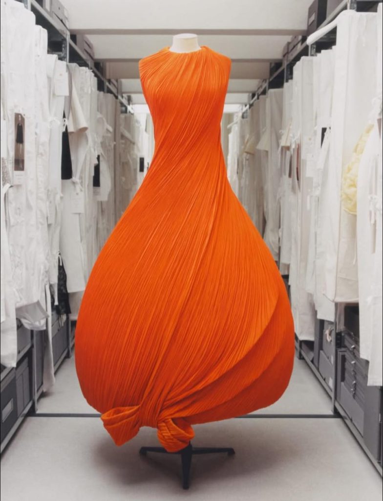 Screenshot - 報新聞 Mega News 2026 Dior%E9%99%B6%E7%93%B7%E7%9A%84%E5%BD%A2%E7%8B%8000003 784x1024 1