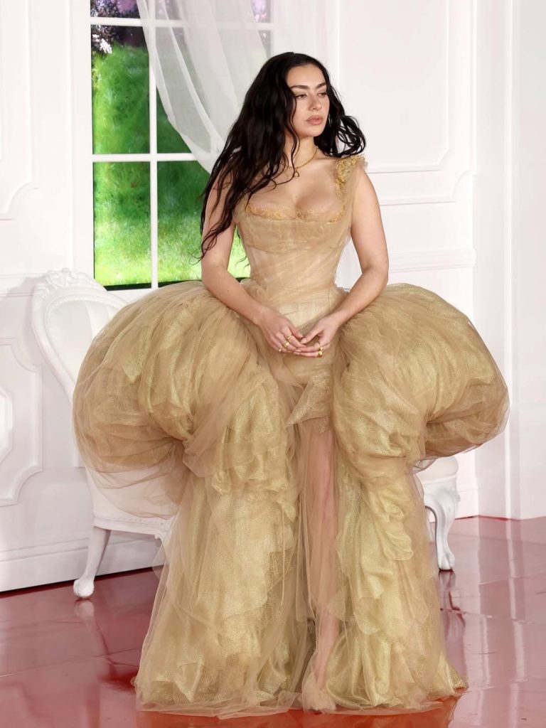 電影咆哮山莊首映00002 - 報新聞 Mega News %E9%9B%BB%E5%BD%B1%E5%92%86%E5%93%AE%E5%B1%B1%E8%8E%8A%E9%A6%96%E6%98%A000002 768x1024 1