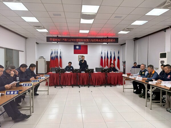 中壢百警「雷霆除暴」強勢出擊 寒假守護青少年 優勢警力全面掃蕩不法 5 f 29304586 1