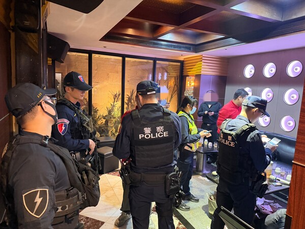 中壢百警「雷霆除暴」強勢出擊 寒假守護青少年 優勢警力全面掃蕩不法 8 f 29304584 1