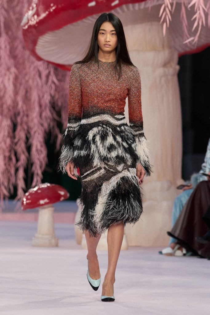 2026年1月巴黎高級訂製服週深度綜述00004 - 報新聞 Mega News 2026%E5%B9%B41%E6%9C%88%E5%B7%B4%E9%BB%8E%E9%AB%98%E7%B4%9A%E8%A8%82%E8%A3%BD%E6%9C%8D%E9%80%B1%E6%B7%B1%E5%BA%A6%E7%B6%9C%E8%BF%B000004 683x1024 1