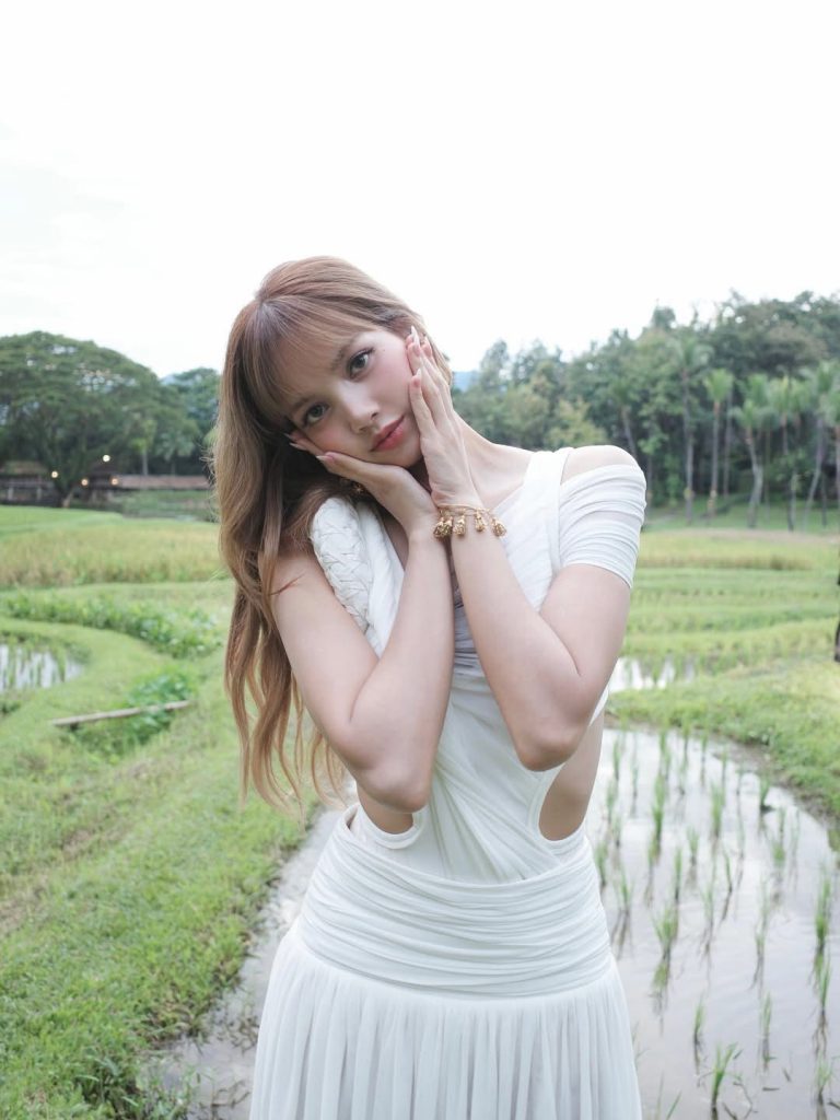 BLACKPINK lisa%E4%BB%A3%E8%A8%802026%E6%B3%B0%E5%9C%8B%E8%A7%80%E5%85%89%E5%B1%8000004 768x1024 1