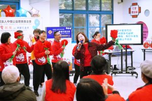 %E7%9F%A5%E5%90%8D%E6%AD%8C%E6%89%8B%E5%91%A8%E9%9B%85%E8%8A%B3%E8%88%87%E4%BB%81%E6%84%9B%E5%AD%B8%E5%93%A1%E5%90%88%E5%94%B1%E5%BF%83%E8%8A%B1%E4%B8%80%E6%9C%B5%E6%9C%B5%E7%8F%BE%E5%A0%B4%E4%BA%92%E5%8B%95%E7%86%B1%E7%83%88 %E6%96%B0%E7%AB%B9%E4%BB%81%E6%84%9B%E5%9F%BA%E9%87%91%E6%9C%83%E6%8F%90%E4%BE%9B1 Fotor 300x200 1