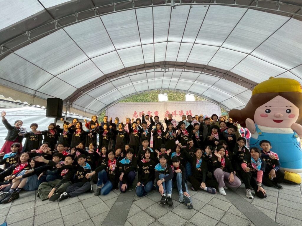 竹美館「馬騰富貴.迎祥集福」新春揮毫活動 手寫春聯搶手 提前準備迎接馬年 4 25 1 1024x769 1