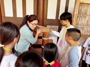 %E4%BA%BA%E6%96%87%E5%86%AC%E4%BB%A4%E7%87%9F%E6%B2%89%E6%B5%B8%E5%BC%8F%E6%83%85%E5%A2%83%E5%9C%A8%E4%BA%BA%E6%96%87%E5%A0%B4%E5%9F%9F%E6%88%90%E7%BE%8E%E5%85%AC%E5%A0%82%E5%AF%A6%E5%9C%B0%E5%AD%B8%E7%BF%92%E9%A0%82%E6%96%B0%E5%92%8C%E5%BE%B7%E6%96%87%E6%95%99%E5%9F%BA%E9%87%91%E6%9C%83%E6%8F%90%E4%BE%9B Fotor 300x225 1