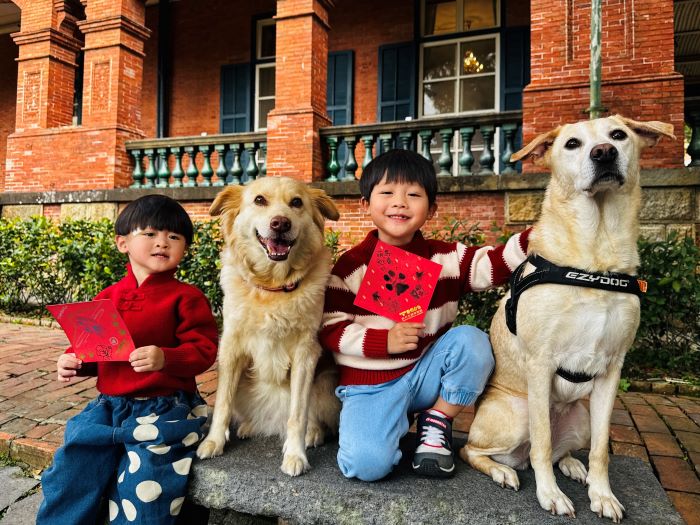 淡古首推寵物「掌印斗方」 春節最萌! 6 《圖說》獨一無二的寵物「掌印斗方」化身今年過年最可愛的特色春聯,歡迎前來體驗。〈淡古提供〉