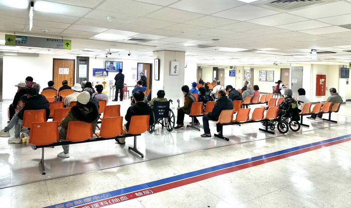 《圖說》新北市立聯合醫院候診區。〈衛生局提供〉