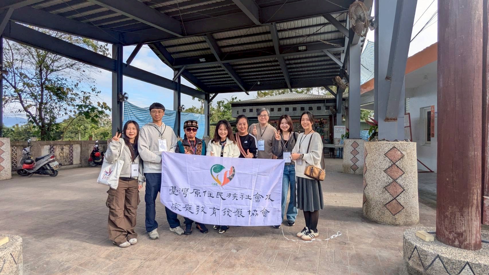 %E5%9C%963%E6%87%89%E5%BF%83%E7%B3%BB%E5%B8%AB%E7%94%9F%E8%88%87%E5%90%88%E4%BD%9C%E5%96%AE%E4%BD%8D%E5%8E%9F%E4%BD%8F%E6%B0%91%E7%A4%BE%E6%9C%83%E5%8F%8A%E5%AE%B6%E5%BA%AD%E7%99%BC%E5%B1%95%E5%8D%94%E6%9C%83%E6%96%BC%E9%A6%AC%E5%8F%AF%E8%AA%8D%E6%96%87%E5%BB%BA%E7%AB%99%E5%90%88%E5%BD%B1 0