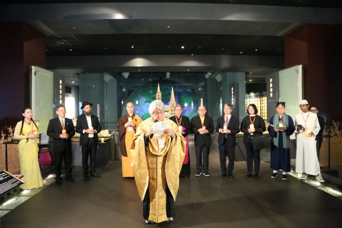 《圖說》11位宗教領袖分別祝禱祈福。〈宗博館提供〉