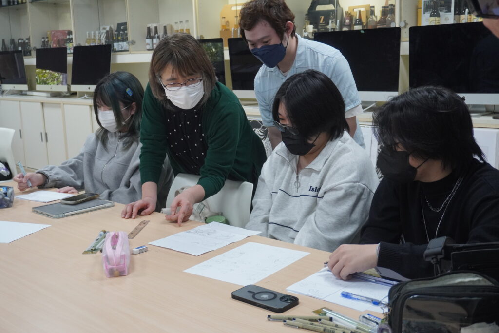 %E9%87%91%E7%AF%89%E9%A0%86%E5%AD%90%E8%80%81%E5%B8%AB%E6%8C%87%E5%B0%8E%E5%AD%B8%E5%93%A1%E5%9B%9B%E6%A0%BC%E6%BC%AB%E7%95%AB%E6%89%8B%E7%B9%AA%E6%8A%80%E5%B7%A7 1024x683 1