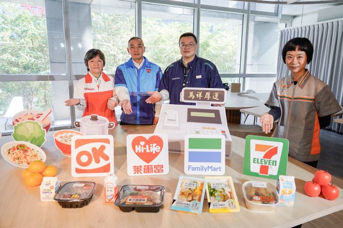 《圖說》新北市「幸福保衛站」服務全年無休，針對18歲以下兒少，若因家庭突發變故或緊急狀況有餐食需求，可就近至全市2,293間四大超商門市登記取餐。〈社會局提供〉